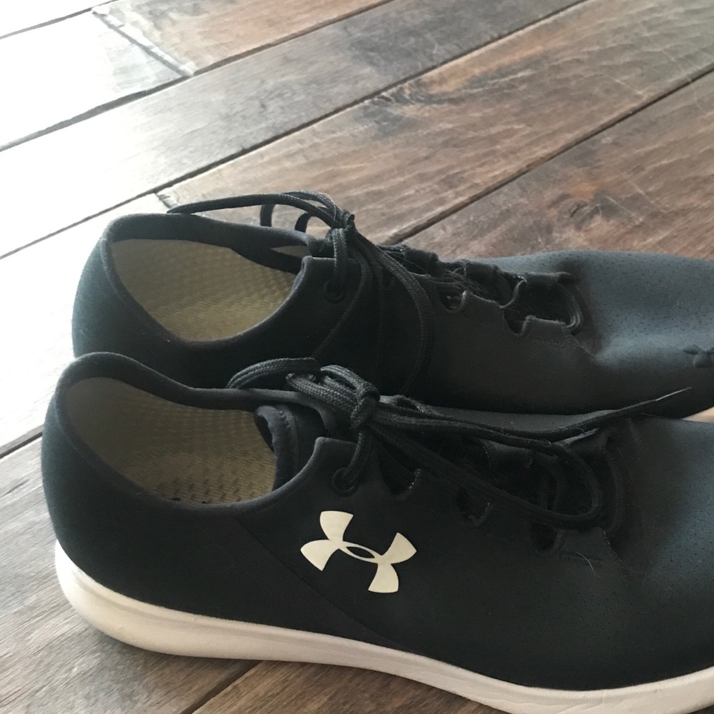 Under Armor Women’s lace up shoes. Size 8.5